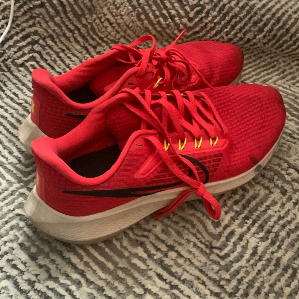 bright red nike air zoom pegasus 39